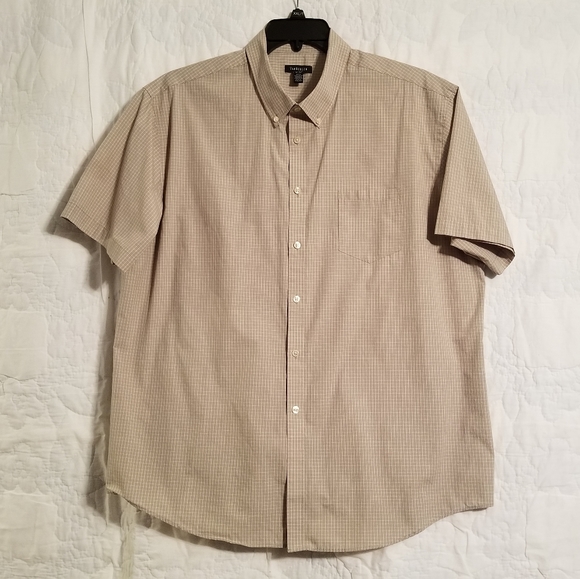2/$10 π€΅ Van Heusen Short-sleeved Button-down - Picture 3 of 6